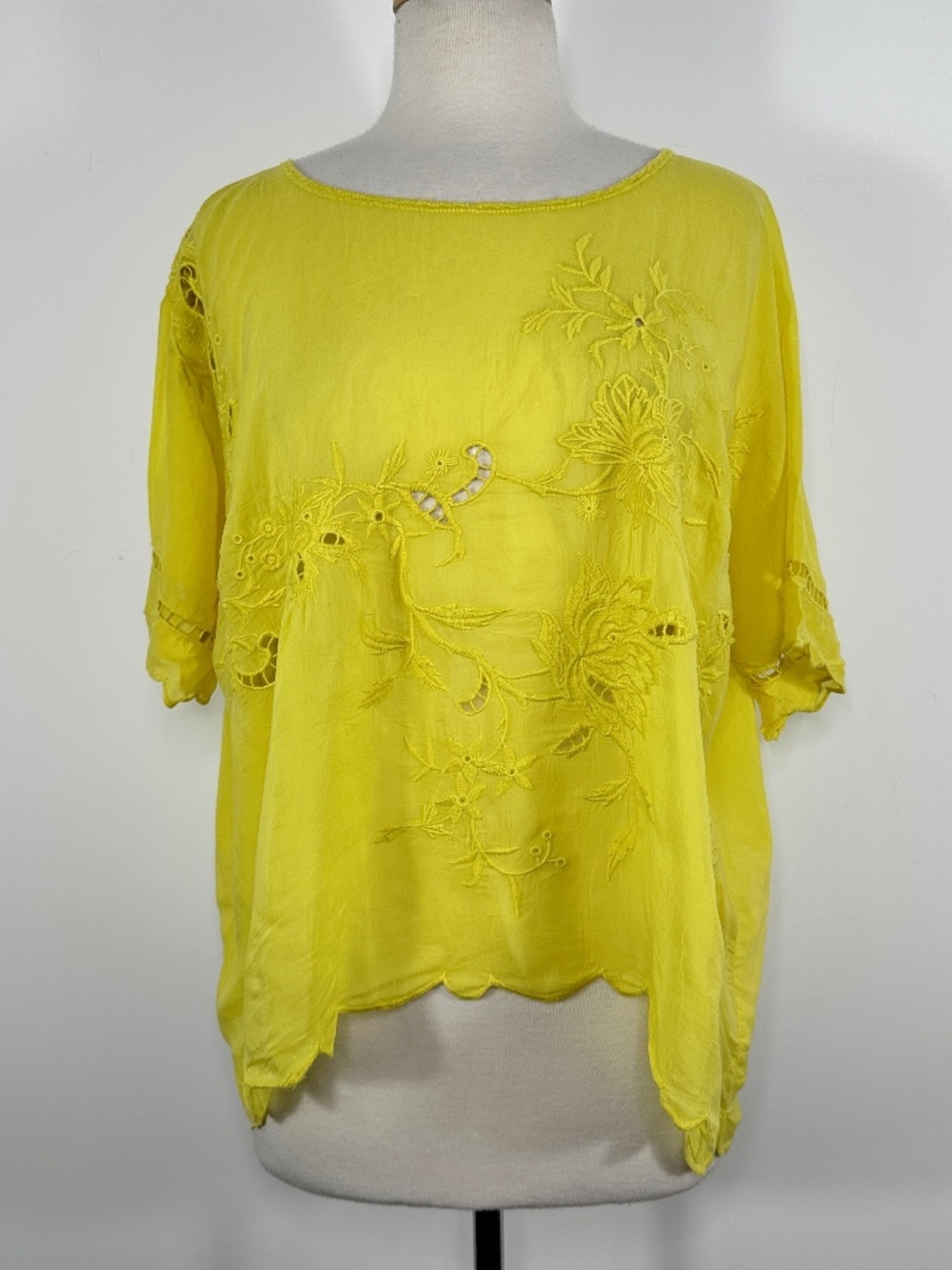 NWT Johnny Was Flo Top Embroidered Round Neck Tunic Blouse Yellow Size M